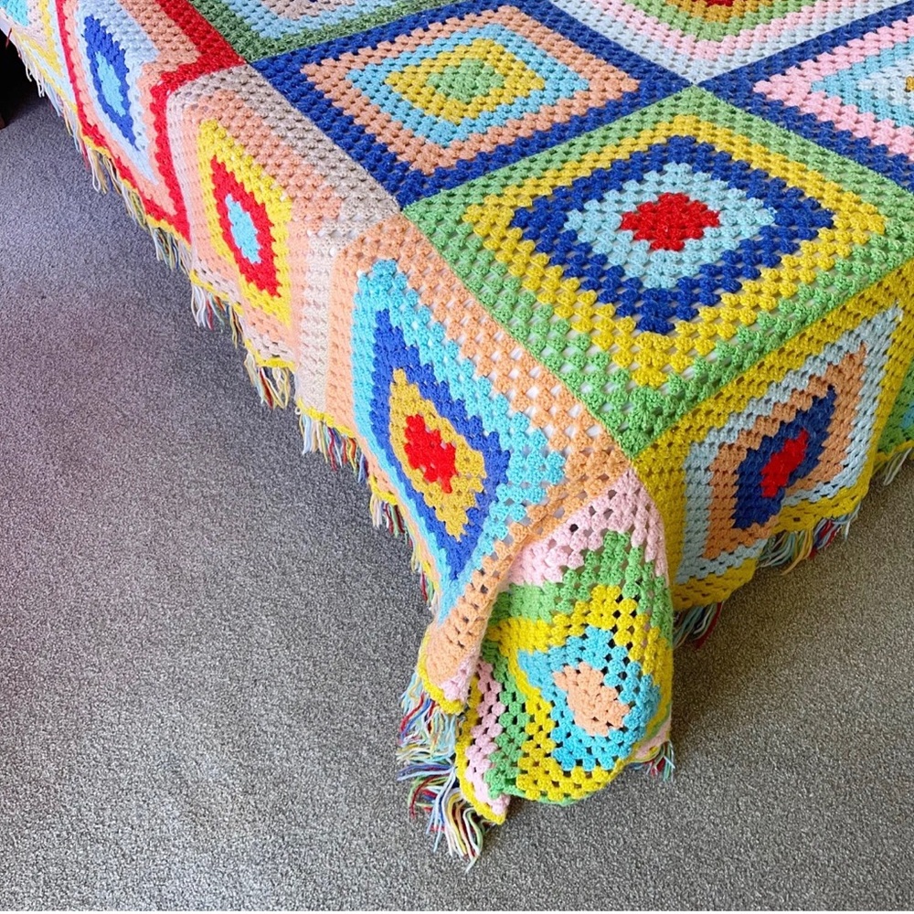 Massive Handmade Granny Square Crochet Retro Blanket Rainbow Fringe 220 x 320 - Picture 5 of 5